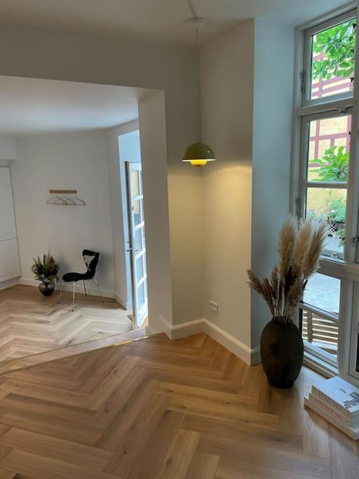 Nyrenoveret Charmerende Lejlighed I Odense C! Apartment Exterior photo